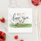 Golfball mit rotem Herz-Tee auf grünem Gras Serviette (Beispiel)