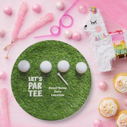 Golfball mit Tee auf grünem Gras Let's Par T-Shirt Pappteller (Party)