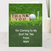 Golfball und Tee auf grünem Gras Dank Karte