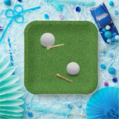 Golfball und Tee auf grünem Gras Hintergrund Pappteller (Party)