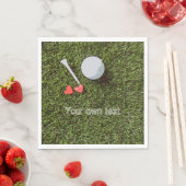 Golfball und Tee mit Liebe auf dem grünen Golfplat Serviette (Beispiel)