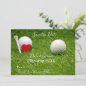 Golfball und Tee Save the Date mit Liebe auf Grün Einladung (Stehend Vorderseite)