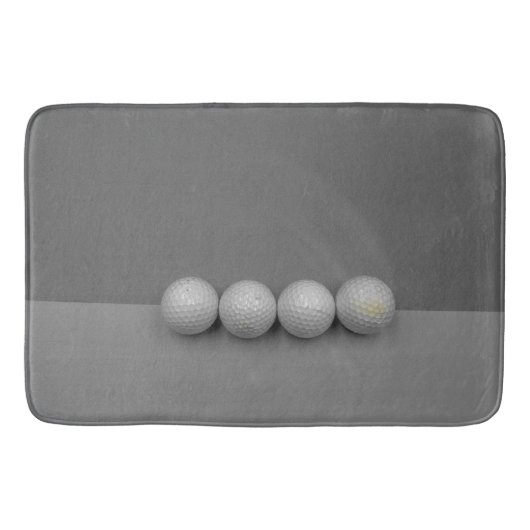 Golfbälle auf grauem Grund Badematte (Vorderseite)