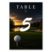 Golfbälle auf Tee auf grünem Gras Tischnummer (Rückseite)