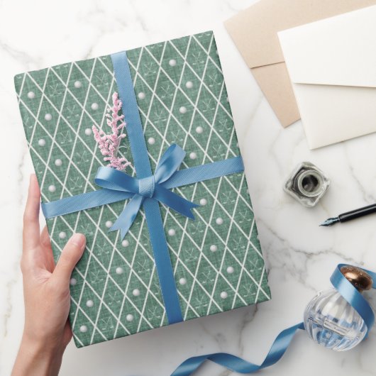 Golfbälle & Golfschläger Argyle auf Jägergrün Geschenkpapier (Schenken)