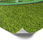 Golfbälle in einem Korb auf kurzem Grün Poster (Ecke)