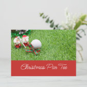 Golfbälle mit Weihnachtsgeschenk auf grünem Gras I Einladung (Stehend Vorderseite)