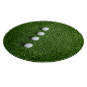 Golfbälle sind auf grünem Gras Schneidebrett (Ecke)