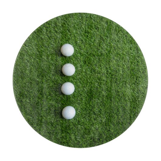 Golfbälle sind auf grünem Gras Schneidebrett (Vorderseite)