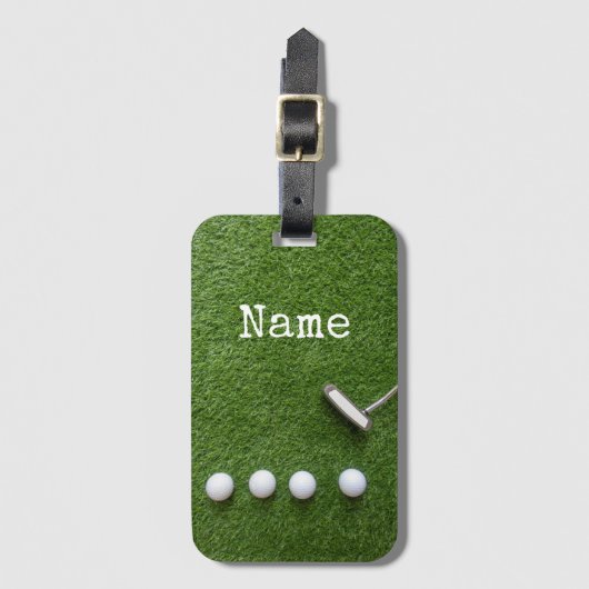 Golfbälle sind auf grünem Gras willkommen beim Gol Gepäckanhänger (Vorderseite Vertikal)