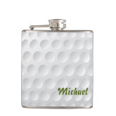 Golfballstruktur. Grünes Gras. Für Golfer. Funny Flachmann (Vorderseite)