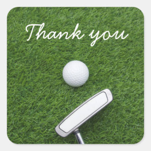 Golfdanken Sie mit Golfball und Putter auf Grün  Quadratischer Aufkleber