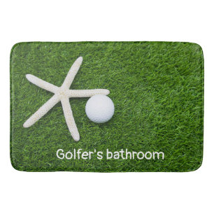 Golfer-Bad mit Golfbälle auf grünem Gras Badematte