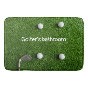 Golfer-Bad mit Golfbälle auf grünem Gras Badematte