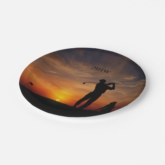 Golfer Sunset benutzerdefinierte Monogramm-Teller Pappteller (Schrägansicht)