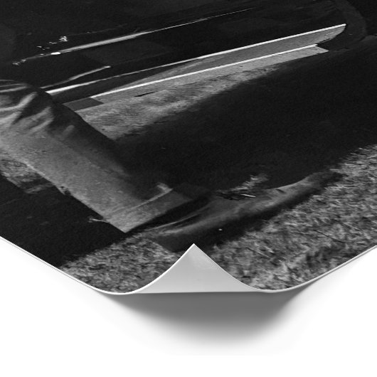 Golfer Teing Off auf Top Car, Schwarz und Weiß Poster (Ecke)