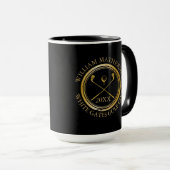 Golfer und Clubname Datum Schwarz und Gold Tasse (VorderseiteRechts)