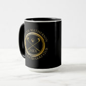 Golfer und Clubname Datum Schwarz und Gold Tasse (Vorderseite Links)