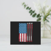 Golfer unter amerikanischer Flagge lustig Postkarte (Stehend Vorderseite)