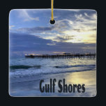 Golfküste Alabama Beach Sunrise Pier Keramikornament<br><div class="desc">Golfküsten Alabama Strand Sonnenaufgang PierSchöner Strand an den Golfküsten in Alabama mit den Wellen in die Küste,  wenn die Sonne steigt u=in den Himmel mit den Wolken und blauen Himmel.  Der Steg im Hintergrund ist ein friedliches Ambiente.</div>