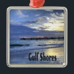 Golfküste Alabama Beach Sunrise Pier Ornament Aus Metall<br><div class="desc">Golfküsten Alabama Strand Sonnenaufgang PierSchöner Strand an den Golfküsten in Alabama mit den Wellen in die Küste,  wenn die Sonne steigt u=in den Himmel mit den Wolken und blauen Himmel.  Der Steg im Hintergrund ist ein friedliches Ambiente.</div>