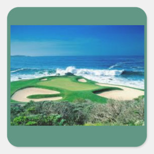Golfplatz auf dem Aufkleber am Meer