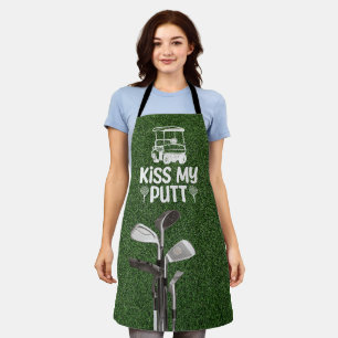 Golfschläger liegen auf grünem Gras Schürze