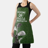 Golfschläger sind auf grünem Gras Schürze (InSitu)