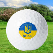 Golfspielen Ukraine und ukrainische Flagge / Golf Golfball
