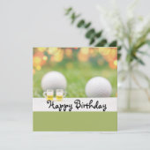 Golfurchtsfest mit Kugeln und Bier auf grünem Gras (Stehend Vorderseite)