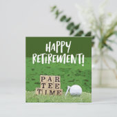 Golfurlaub mit Ball par tee Time on green Karte (Stehend Vorderseite)