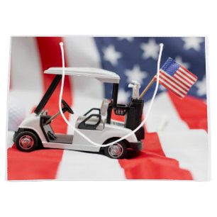 Golfwagen und Flagge Amerikas unter amerikanischer Große Geschenktüte