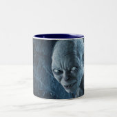 GOLLUM™ in Höhle Zweifarbige Tasse (Mittel)