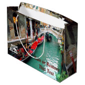 Gondeln auf einem venezianischen Kanal Große Geschenktüte (Rückseite Schrägansicht)