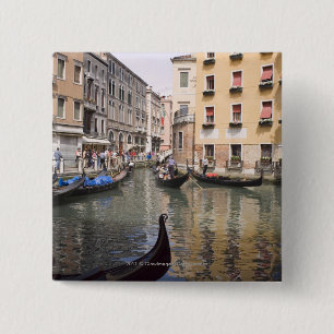 Gondeln in einem Kanal, Venedig, Italien Button