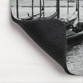 Gondeln in Venedig in Schwarz-Weiß Mousepad (Ecke)