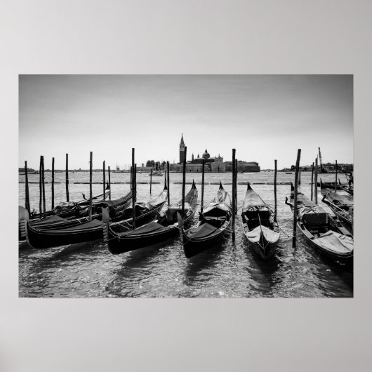 Gondeln in Venedig in Schwarz-Weiß Poster (Vorne)