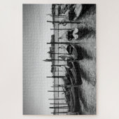 Gondeln in Venedig in Schwarz-Weiß Puzzle (Vertikal)