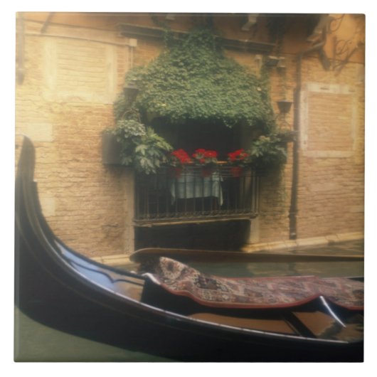 Gondola und Restaurant, Venedig, Venetien, Italien Fliese (Vorderseite)