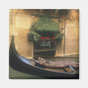Gondola und Restaurant, Venedig, Venetien, Italien Magnet