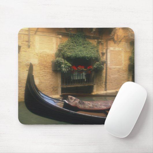 Gondola und Restaurant, Venedig, Venetien, Italien Mousepad (Mit Mouse)