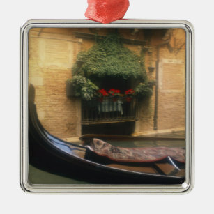 Gondola und Restaurant, Venedig, Venetien, Italien Silbernes Ornament