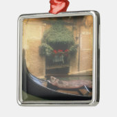 Gondola und Restaurant, Venedig, Venetien, Italien Silbernes Ornament (Links)