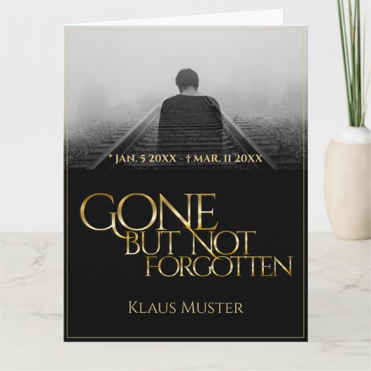 Gone, aber nicht vergessen - Dunkles Gold Karte (Vorderseite)