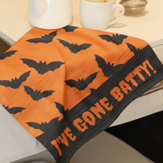 Gone Batty! Orange und Schwarzes Halloween Geschirrtuch