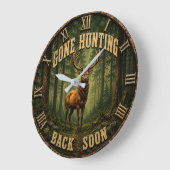 Gone Hunting Back Soon Rustic Hunter Cabin Große Wanduhr (Winkel)