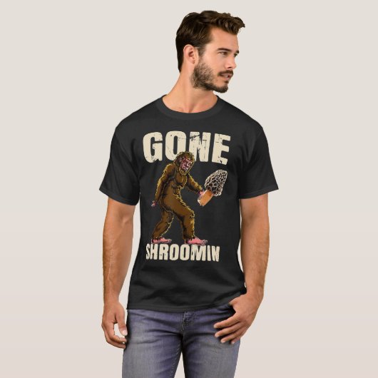 Gone Shrooming Bigfoot Morel Mushroom Hunter Sasqu T-Shirt (Vorne ganz)