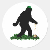 Gone Squatchin' am St. Patrick's Day Runder Aufkleber (Vorderseite)