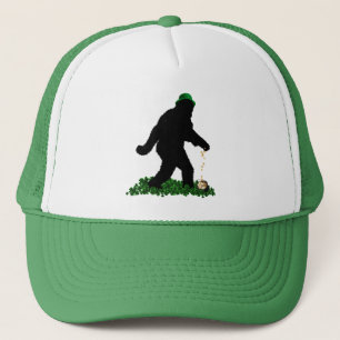 Gone Squatchin' am St. Patrick's Day Truckerkappe