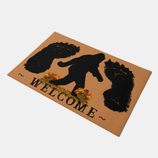 Gone Squatchin-Erntedank Fußmatte (Schrägansicht)